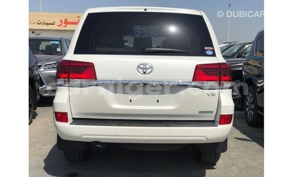 اشتري Imported Toyota Land Cruiser White شاحنة في Import - Dubai في أغاديز اشتري Imported Toyota Land Cruiser White شاحنة في Import - Dubai في أغاديز