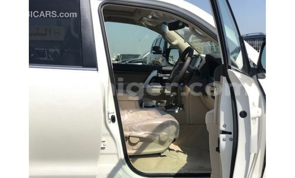 اشتري Imported Toyota Land Cruiser White شاحنة في Import - Dubai في أغاديز اشتري Imported Toyota Land Cruiser White شاحنة في Import - Dubai في أغاديز