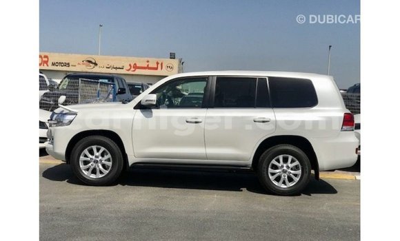 اشتري Imported Toyota Land Cruiser White شاحنة في Import - Dubai في أغاديز اشتري Imported Toyota Land Cruiser White شاحنة في Import - Dubai في أغاديز