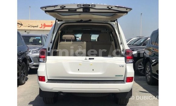 اشتري Imported Toyota Land Cruiser White شاحنة في Import - Dubai في أغاديز اشتري Imported Toyota Land Cruiser White شاحنة في Import - Dubai في أغاديز