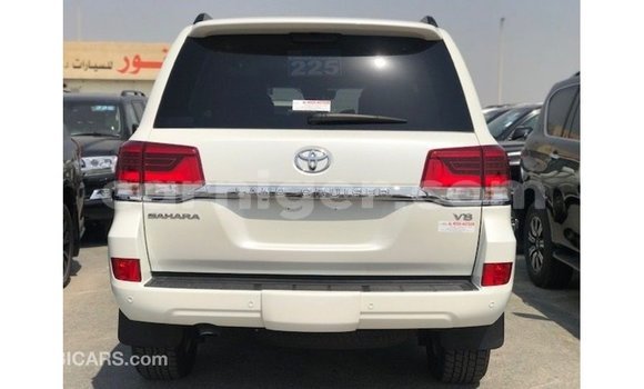 اشتري Imported Toyota Land Cruiser White شاحنة في Import - Dubai في أغاديز اشتري Imported Toyota Land Cruiser White شاحنة في Import - Dubai في أغاديز