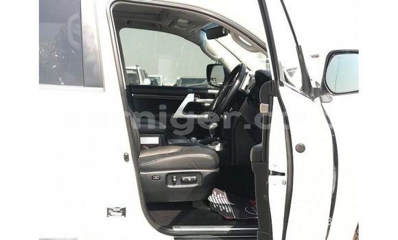 اشتري Imported Toyota Land Cruiser White شاحنة في Import - Dubai في أغاديز اشتري Imported Toyota Land Cruiser White شاحنة في Import - Dubai في أغاديز