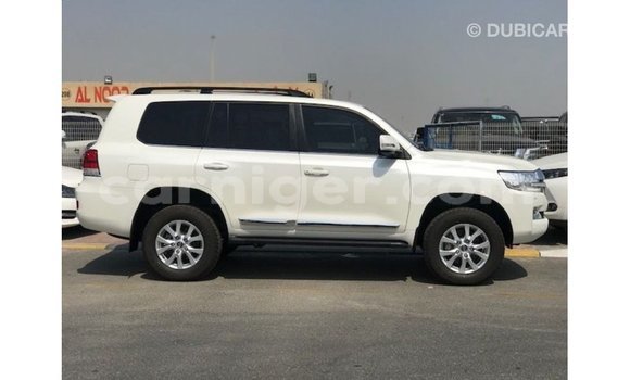 اشتري Imported Toyota Land Cruiser White شاحنة في Import - Dubai في أغاديز اشتري Imported Toyota Land Cruiser White شاحنة في Import - Dubai في أغاديز