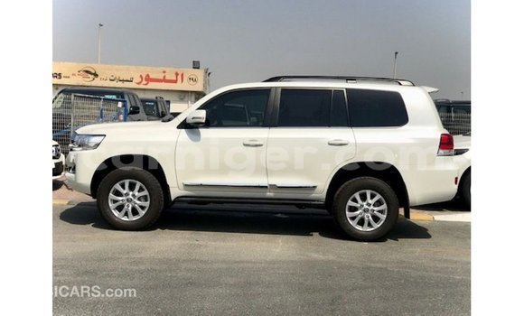 اشتري Imported Toyota Land Cruiser White شاحنة في Import - Dubai في أغاديز اشتري Imported Toyota Land Cruiser White شاحنة في Import - Dubai في أغاديز