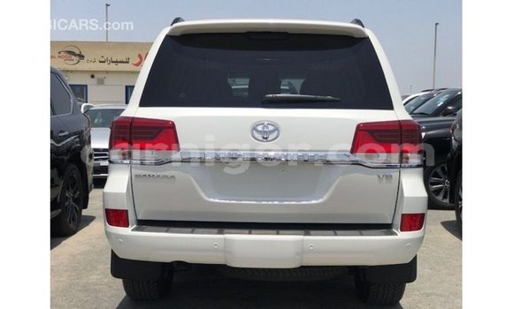 اشتري Imported Toyota Land Cruiser White شاحنة في Import - Dubai في أغاديز اشتري Imported Toyota Land Cruiser White شاحنة في Import - Dubai في أغاديز