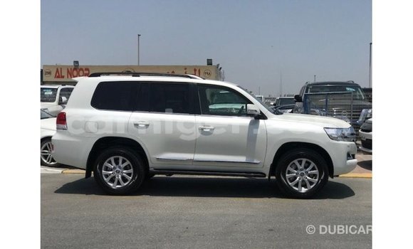 اشتري Imported Toyota Land Cruiser White شاحنة في Import - Dubai في أغاديز اشتري Imported Toyota Land Cruiser White شاحنة في Import - Dubai في أغاديز