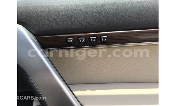 اشتري Imported Toyota Land Cruiser White شاحنة في Import - Dubai في أغاديز اشتري Imported Toyota Land Cruiser White شاحنة في Import - Dubai في أغاديز