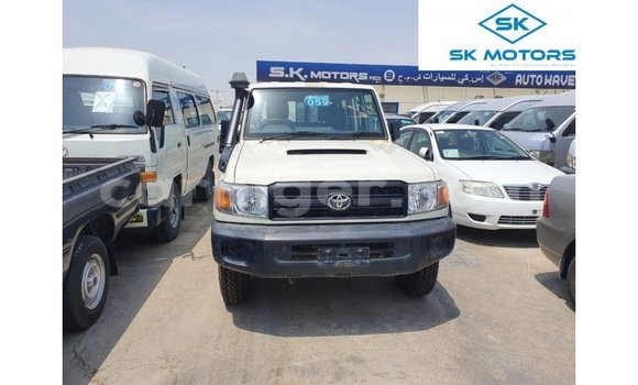 Buy Import Toyota Land Cruiser White Truck in Import - Dubai in Agadez Buy Import Toyota Land Cruiser White Truck in Import - Dubai in Agadez