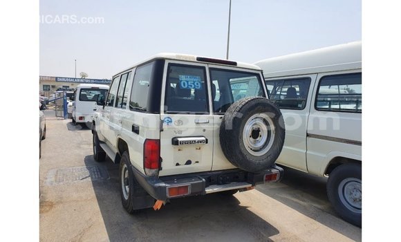 اشتري Imported Toyota Land Cruiser White شاحنة في Import - Dubai في أغاديز اشتري Imported Toyota Land Cruiser White شاحنة في Import - Dubai في أغاديز
