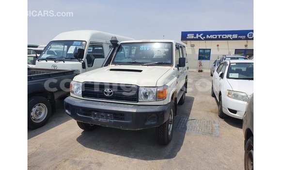 اشتري Imported Toyota Land Cruiser White شاحنة في Import - Dubai في أغاديز اشتري Imported Toyota Land Cruiser White شاحنة في Import - Dubai في أغاديز