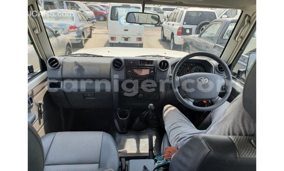 اشتري Imported Toyota Land Cruiser White شاحنة في Import - Dubai في أغاديز اشتري Imported Toyota Land Cruiser White شاحنة في Import - Dubai في أغاديز