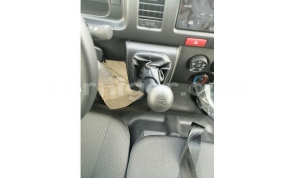 Sayi Imported Toyota DA White Babbar mota in Import - Dubai a Agadez Sayi Imported Toyota DA White Babbar mota in Import - Dubai a Agadez