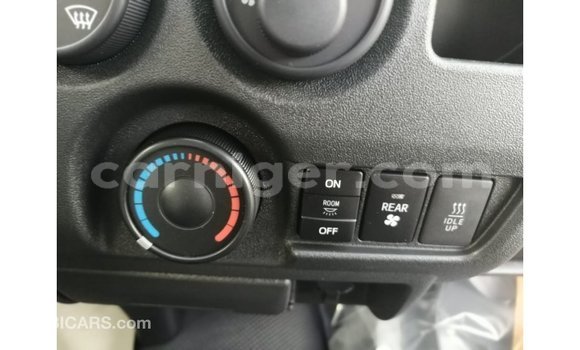 Sayi Imported Toyota DA White Babbar mota in Import - Dubai a Agadez Sayi Imported Toyota DA White Babbar mota in Import - Dubai a Agadez