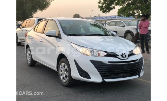 Sayi Imported Toyota DA White Babbar mota in Import - Dubai a Agadez Sayi Imported Toyota DA White Babbar mota in Import - Dubai a Agadez