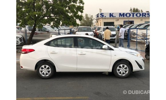 Sayi Imported Toyota DA White Babbar mota in Import - Dubai a Agadez Sayi Imported Toyota DA White Babbar mota in Import - Dubai a Agadez