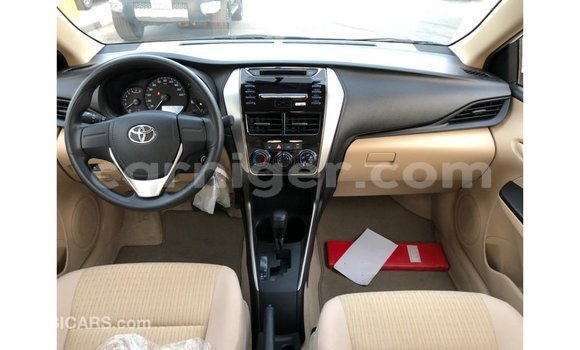 Sayi Imported Toyota DA White Babbar mota in Import - Dubai a Agadez Sayi Imported Toyota DA White Babbar mota in Import - Dubai a Agadez