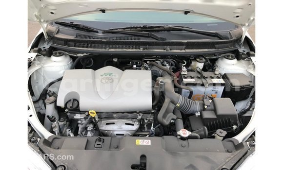 Sayi Imported Toyota DA White Babbar mota in Import - Dubai a Agadez Sayi Imported Toyota DA White Babbar mota in Import - Dubai a Agadez