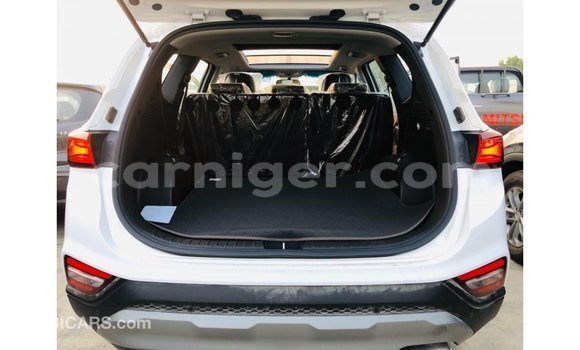 Sayi Imported Hyundai Santa Fe White Mota in Import - Dubai a Agadez Sayi Imported Hyundai Santa Fe White Mota in Import - Dubai a Agadez