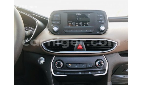 Sayi Imported Hyundai Santa Fe White Mota in Import - Dubai a Agadez Sayi Imported Hyundai Santa Fe White Mota in Import - Dubai a Agadez