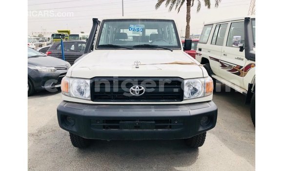 اشتري Imported Toyota Land Cruiser White شاحنة في Import - Dubai في أغاديز اشتري Imported Toyota Land Cruiser White شاحنة في Import - Dubai في أغاديز