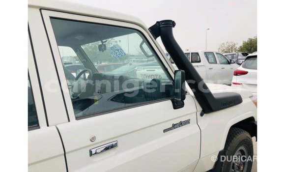 اشتري Imported Toyota Land Cruiser White شاحنة في Import - Dubai في أغاديز اشتري Imported Toyota Land Cruiser White شاحنة في Import - Dubai في أغاديز