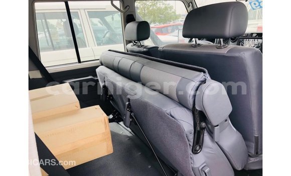 اشتري Imported Toyota Land Cruiser White شاحنة في Import - Dubai في أغاديز اشتري Imported Toyota Land Cruiser White شاحنة في Import - Dubai في أغاديز