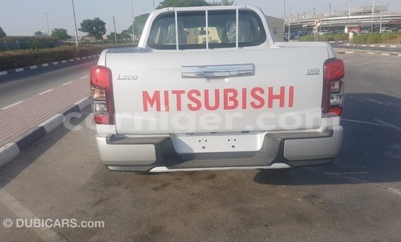 Buy Import Mitsubishi L200 White Car in Import - Dubai in Agadez Buy Import Mitsubishi L200 White Car in Import - Dubai in Agadez