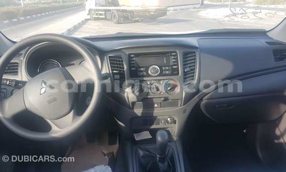 Buy Import Mitsubishi L200 White Car in Import - Dubai in Agadez Buy Import Mitsubishi L200 White Car in Import - Dubai in Agadez