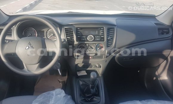 Buy Import Mitsubishi L200 White Car in Import - Dubai in Agadez Buy Import Mitsubishi L200 White Car in Import - Dubai in Agadez