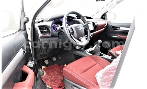 Buy Import Toyota Hilux White Car in Import - Dubai in Agadez Buy Import Toyota Hilux White Car in Import - Dubai in Agadez