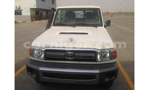 Buy Import Toyota Land Cruiser White Truck in Import - Dubai in Agadez Buy Import Toyota Land Cruiser White Truck in Import - Dubai in Agadez