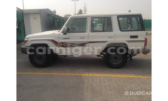 اشتري Imported Toyota Land Cruiser White شاحنة في Import - Dubai في أغاديز اشتري Imported Toyota Land Cruiser White شاحنة في Import - Dubai في أغاديز