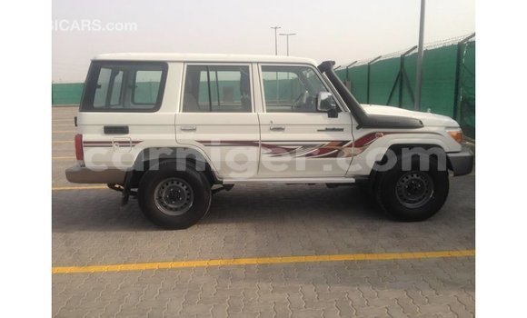 اشتري Imported Toyota Land Cruiser White شاحنة في Import - Dubai في أغاديز اشتري Imported Toyota Land Cruiser White شاحنة في Import - Dubai في أغاديز