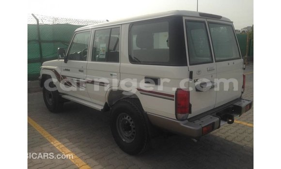 اشتري Imported Toyota Land Cruiser White شاحنة في Import - Dubai في أغاديز اشتري Imported Toyota Land Cruiser White شاحنة في Import - Dubai في أغاديز
