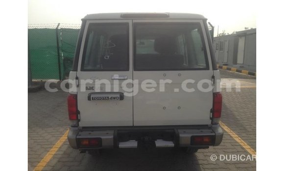 اشتري Imported Toyota Land Cruiser White شاحنة في Import - Dubai في أغاديز اشتري Imported Toyota Land Cruiser White شاحنة في Import - Dubai في أغاديز