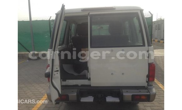 اشتري Imported Toyota Land Cruiser White شاحنة في Import - Dubai في أغاديز اشتري Imported Toyota Land Cruiser White شاحنة في Import - Dubai في أغاديز