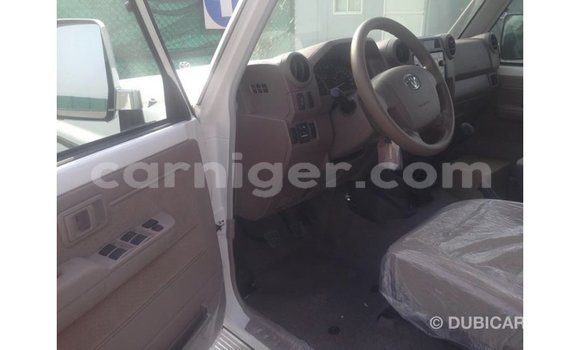 اشتري Imported Toyota Land Cruiser White شاحنة في Import - Dubai في أغاديز اشتري Imported Toyota Land Cruiser White شاحنة في Import - Dubai في أغاديز