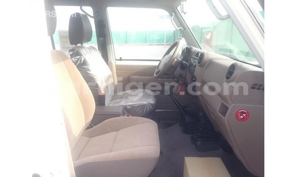 اشتري Imported Toyota Land Cruiser White شاحنة في Import - Dubai في أغاديز اشتري Imported Toyota Land Cruiser White شاحنة في Import - Dubai في أغاديز
