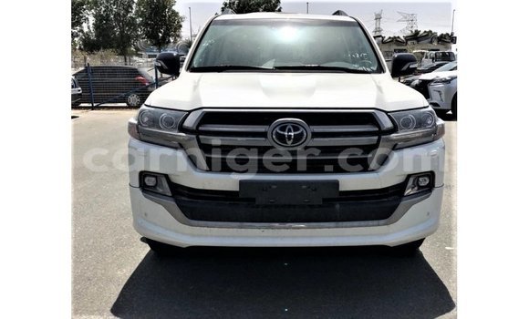 Buy Import Toyota Land Cruiser White Truck in Import - Dubai in Agadez Buy Import Toyota Land Cruiser White Truck in Import - Dubai in Agadez