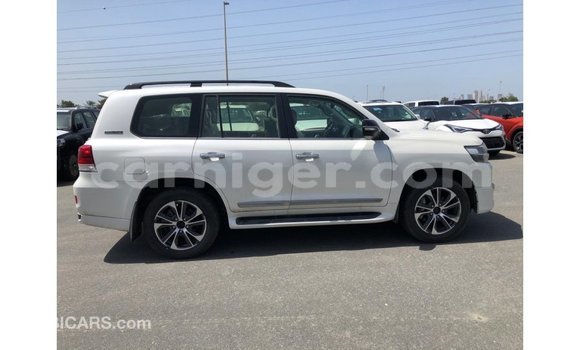 اشتري Imported Toyota Land Cruiser White شاحنة في Import - Dubai في أغاديز اشتري Imported Toyota Land Cruiser White شاحنة في Import - Dubai في أغاديز
