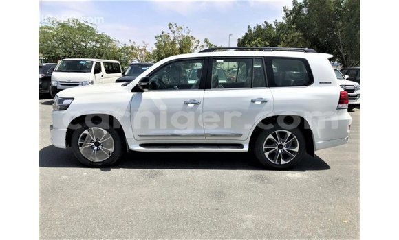 اشتري Imported Toyota Land Cruiser White شاحنة في Import - Dubai في أغاديز اشتري Imported Toyota Land Cruiser White شاحنة في Import - Dubai في أغاديز