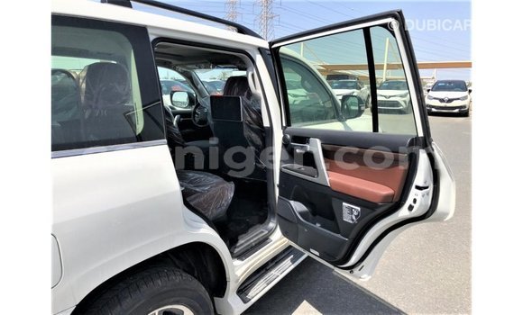 اشتري Imported Toyota Land Cruiser White شاحنة في Import - Dubai في أغاديز اشتري Imported Toyota Land Cruiser White شاحنة في Import - Dubai في أغاديز