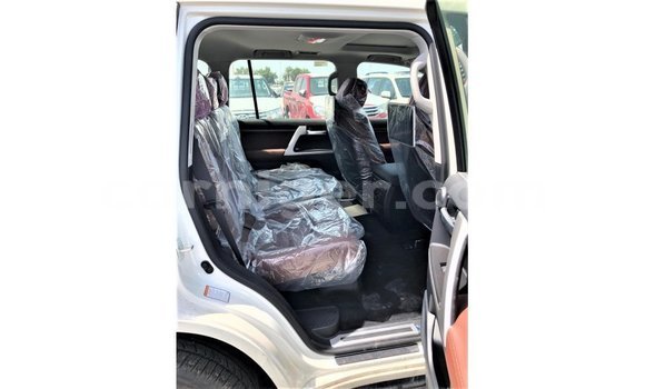 اشتري Imported Toyota Land Cruiser White شاحنة في Import - Dubai في أغاديز اشتري Imported Toyota Land Cruiser White شاحنة في Import - Dubai في أغاديز