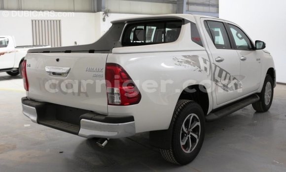 Acheter Import Voiture Toyota Hilux Blanc à Import - Dubai, Agadez Acheter Import Voiture Toyota Hilux Blanc à Import - Dubai, Agadez
