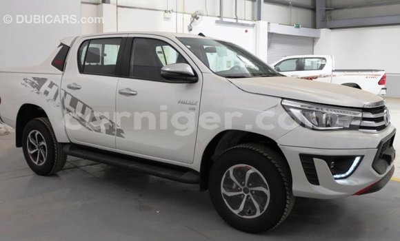 Acheter Import Voiture Toyota Hilux Blanc à Import - Dubai, Agadez Acheter Import Voiture Toyota Hilux Blanc à Import - Dubai, Agadez