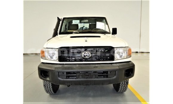 Buy Import Toyota Land Cruiser White Truck in Import - Dubai in Agadez Buy Import Toyota Land Cruiser White Truck in Import - Dubai in Agadez