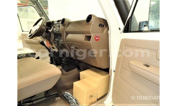 اشتري Imported Toyota Land Cruiser White شاحنة في Import - Dubai في أغاديز اشتري Imported Toyota Land Cruiser White شاحنة في Import - Dubai في أغاديز