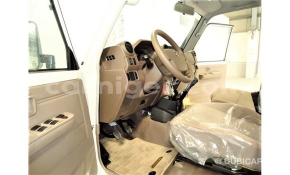 اشتري Imported Toyota Land Cruiser White شاحنة في Import - Dubai في أغاديز اشتري Imported Toyota Land Cruiser White شاحنة في Import - Dubai في أغاديز