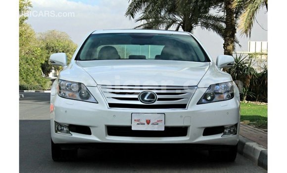 Sayi Imported Lexus LS White Mota in Import - Dubai a Agadez Sayi Imported Lexus LS White Mota in Import - Dubai a Agadez
