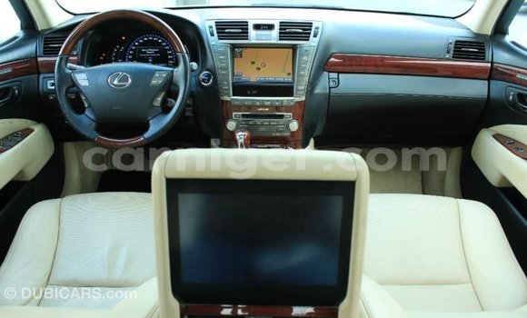 Sayi Imported Lexus LS White Mota in Import - Dubai a Agadez Sayi Imported Lexus LS White Mota in Import - Dubai a Agadez